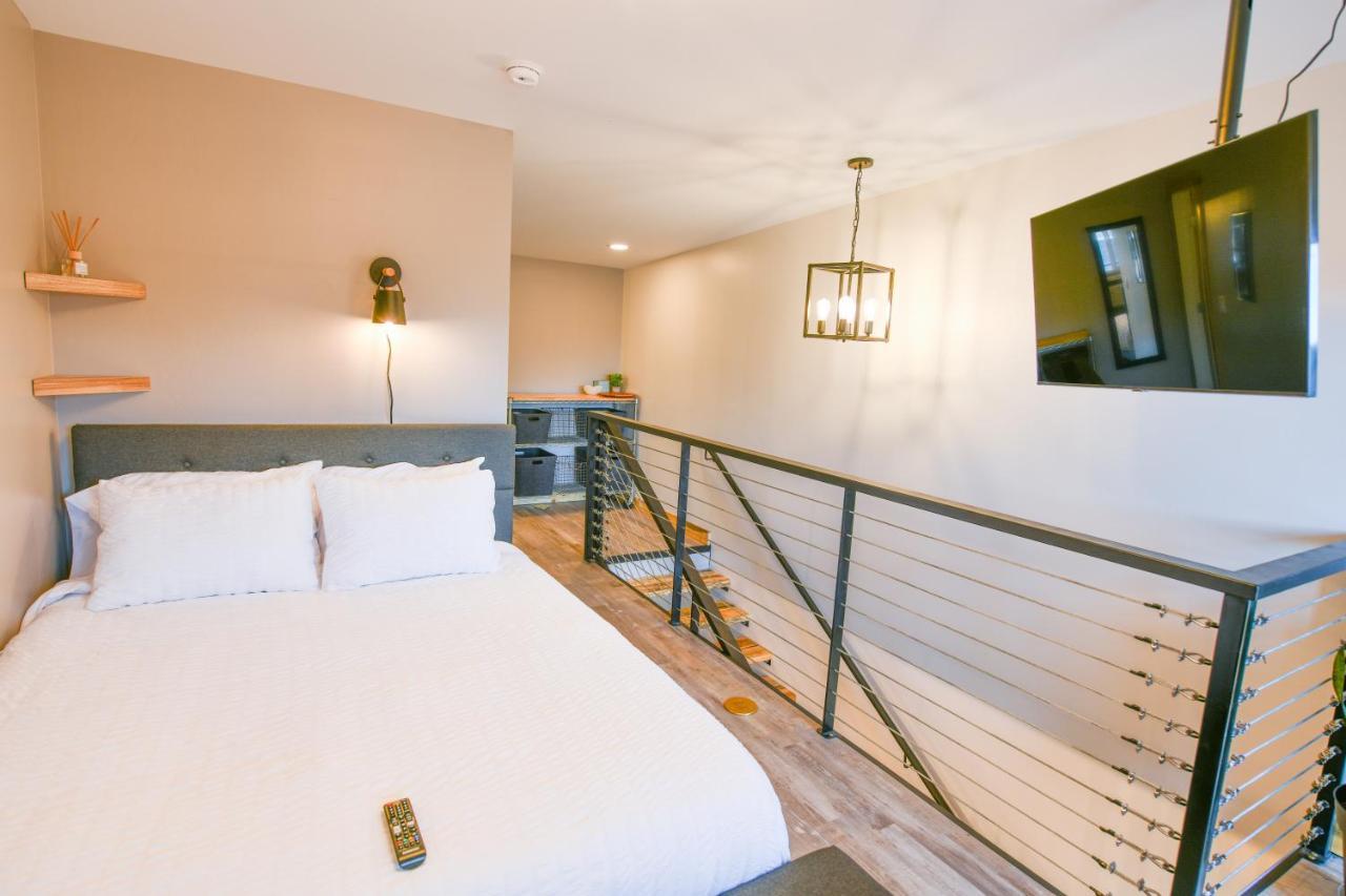 The Darmont Hotel And Suites Darby Bagian luar foto